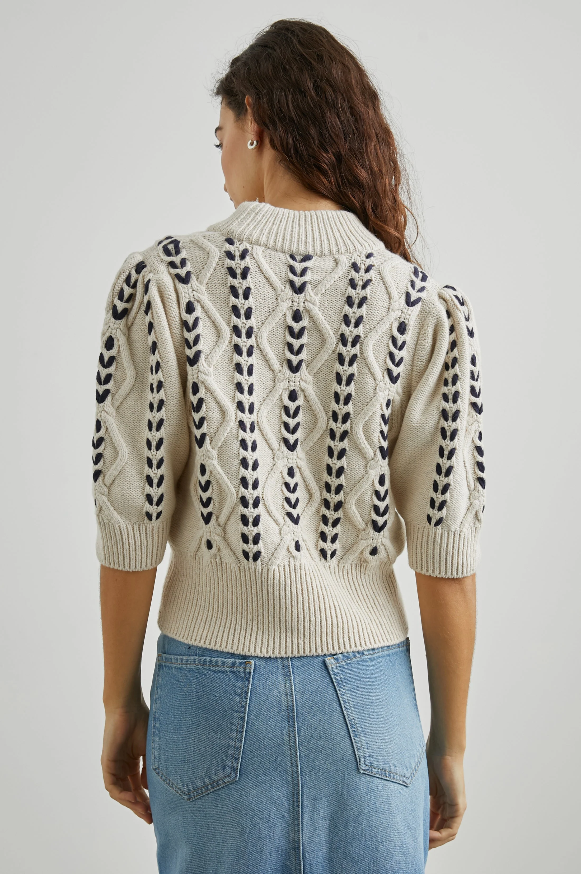 ADDY SWEATER - OATMEAL NAVY CABLES - Image 5