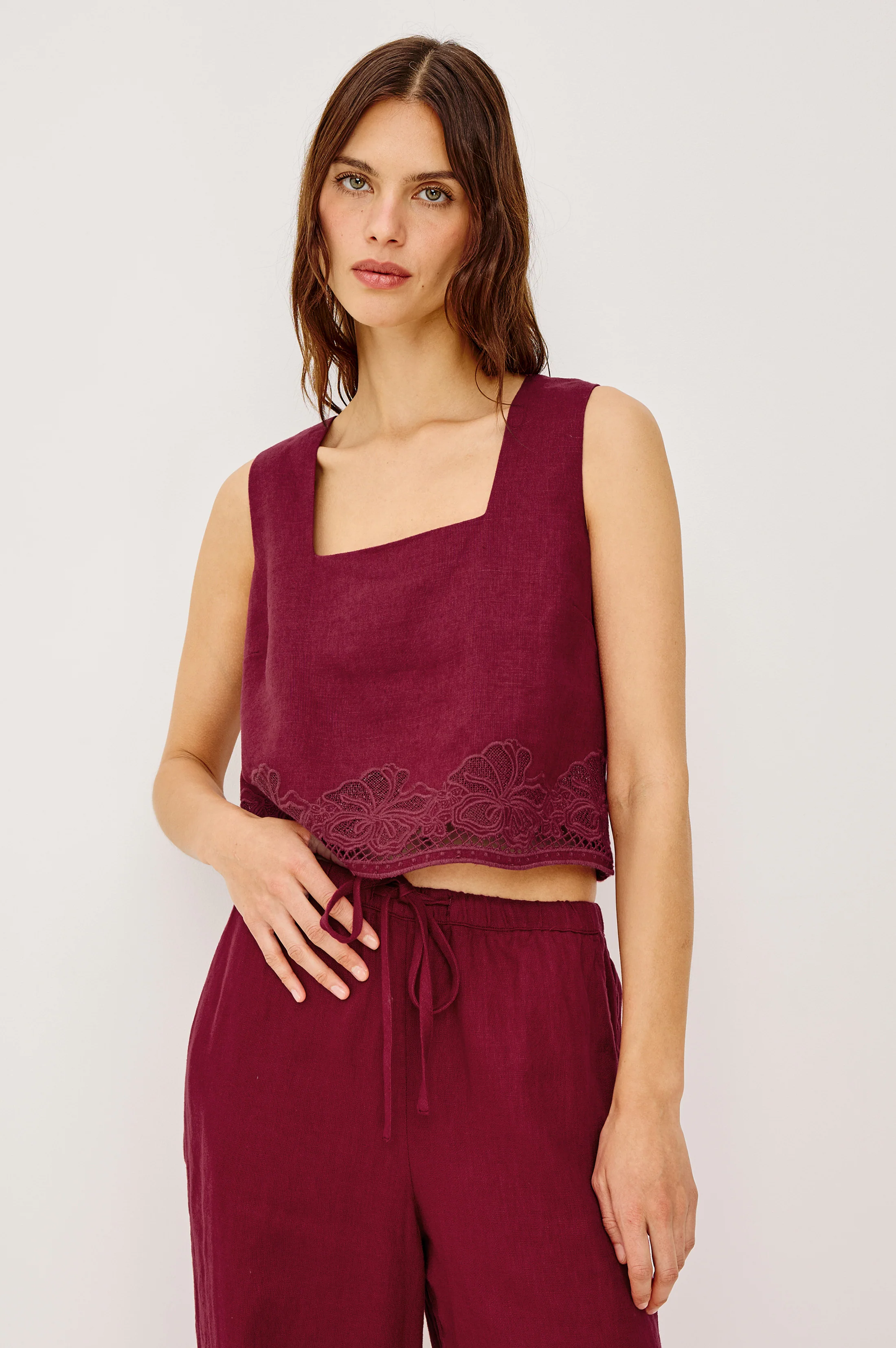 AKIRA TOP - BERRY HIBISCUS EMBROIDERY