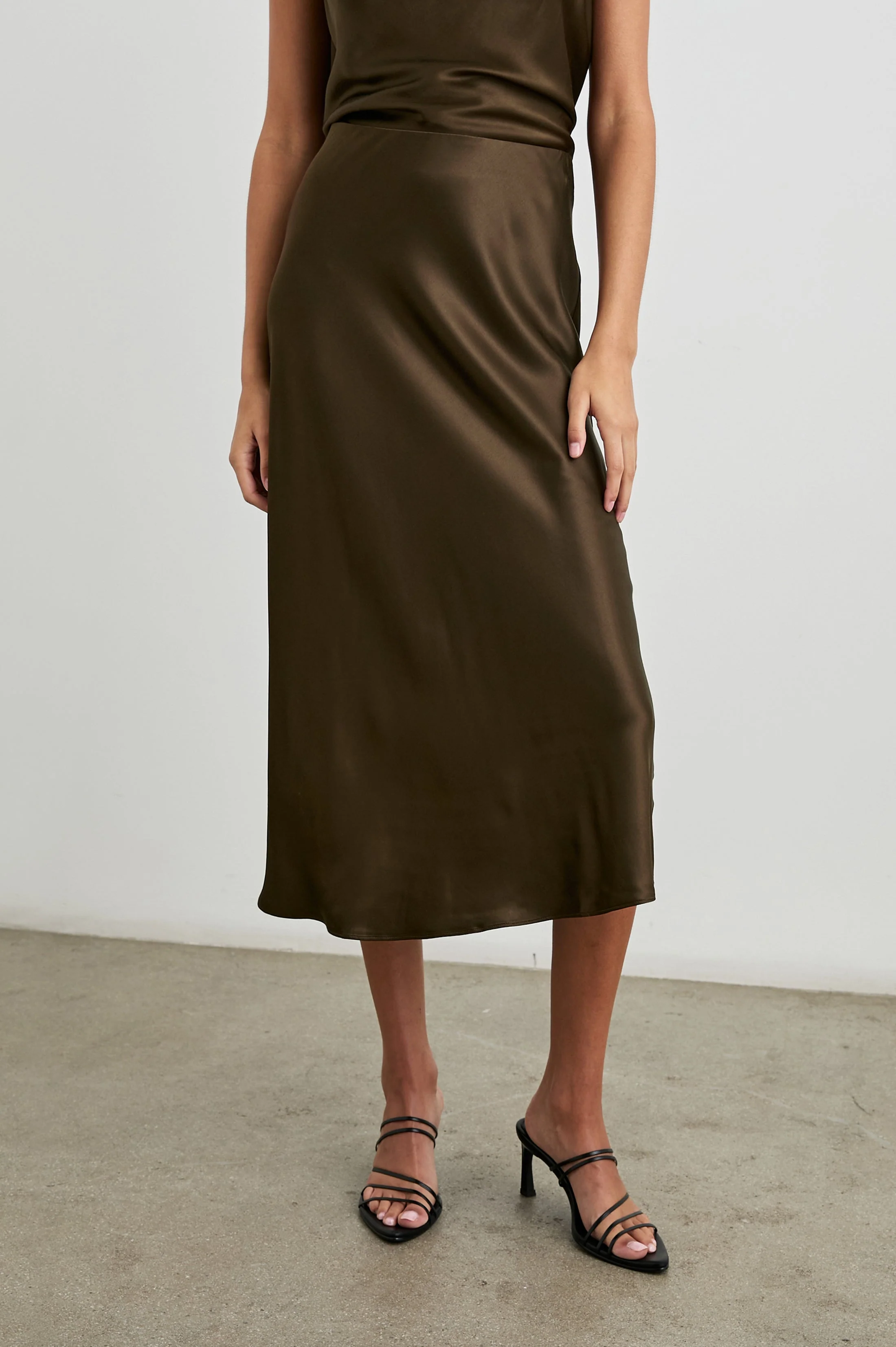 ANYA SKIRT - DARK MOSS - Image 4