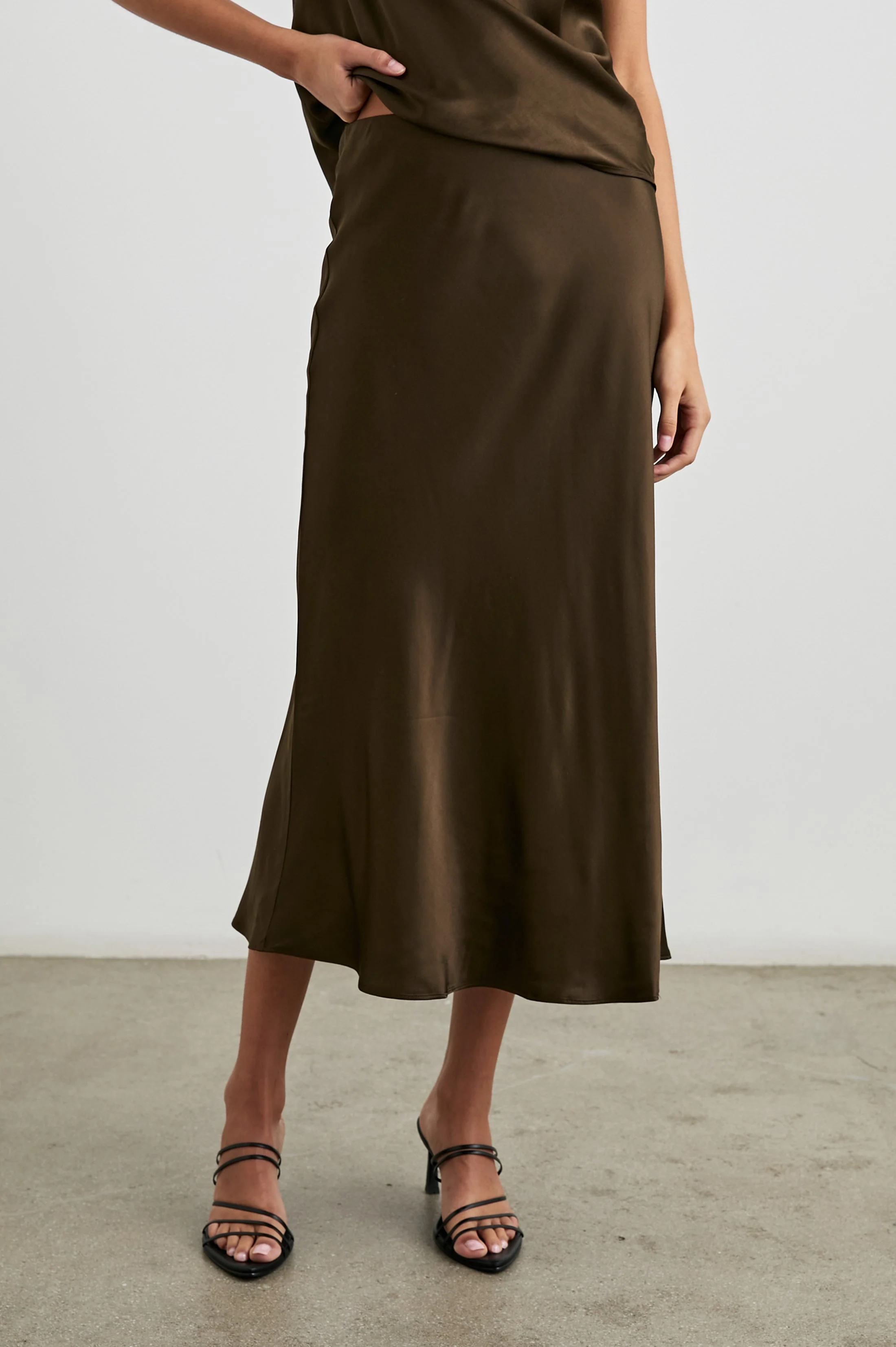 ANYA SKIRT - DARK MOSS - Image 5