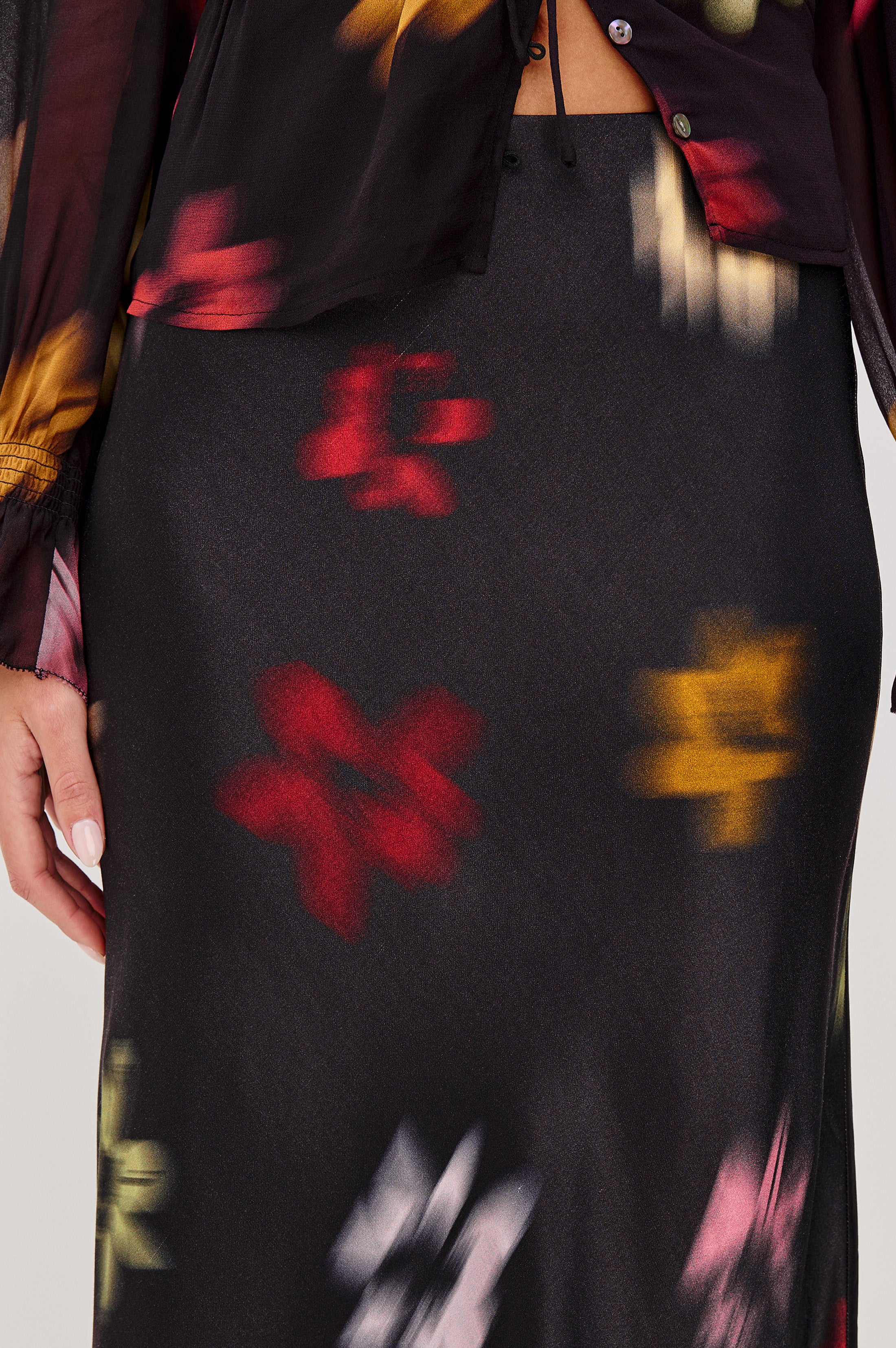 ANYA SKIRT - ONYX BLURRED FLORAL - Image 2