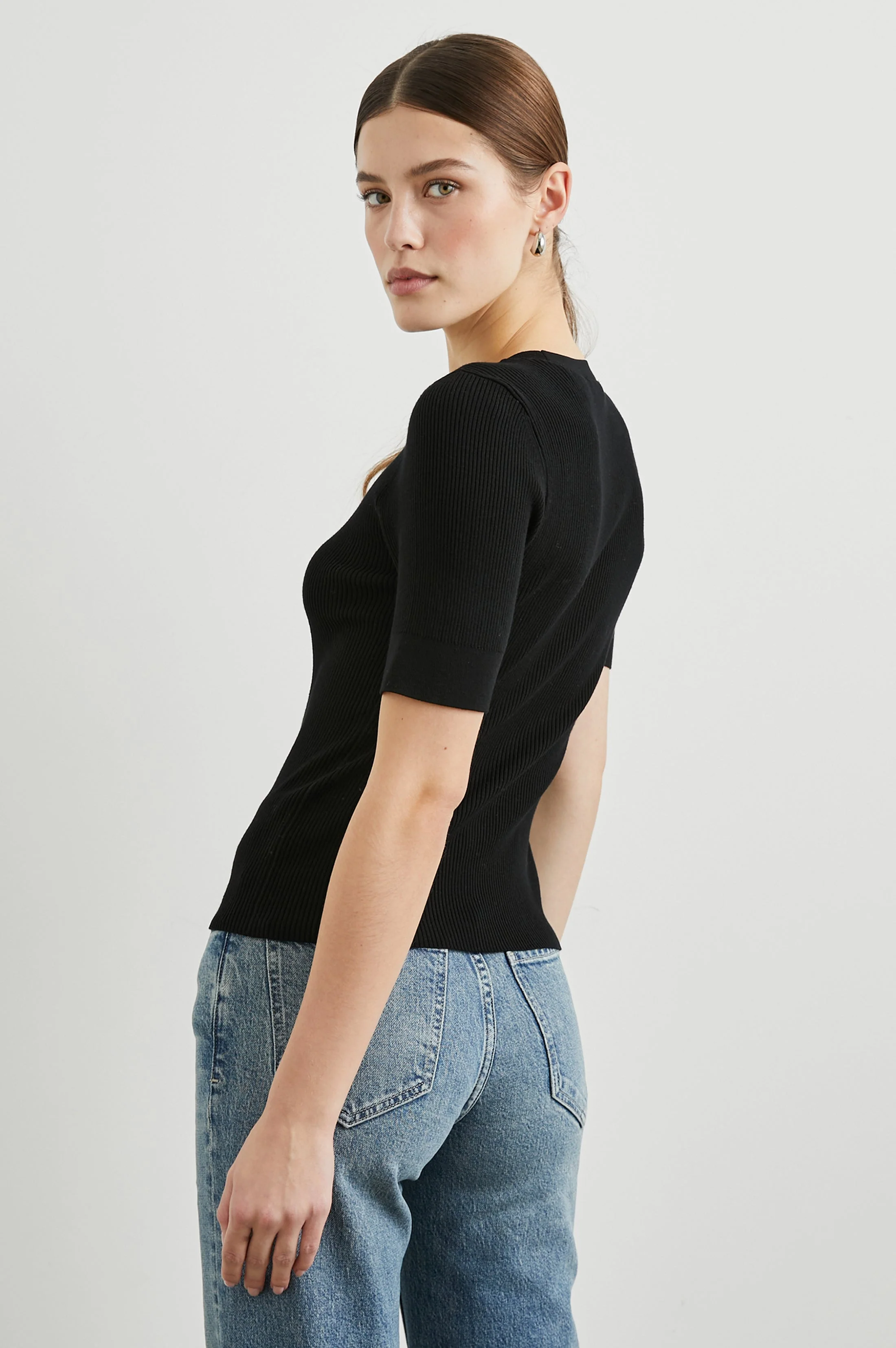 ARI TOP - BLACK - Image 4