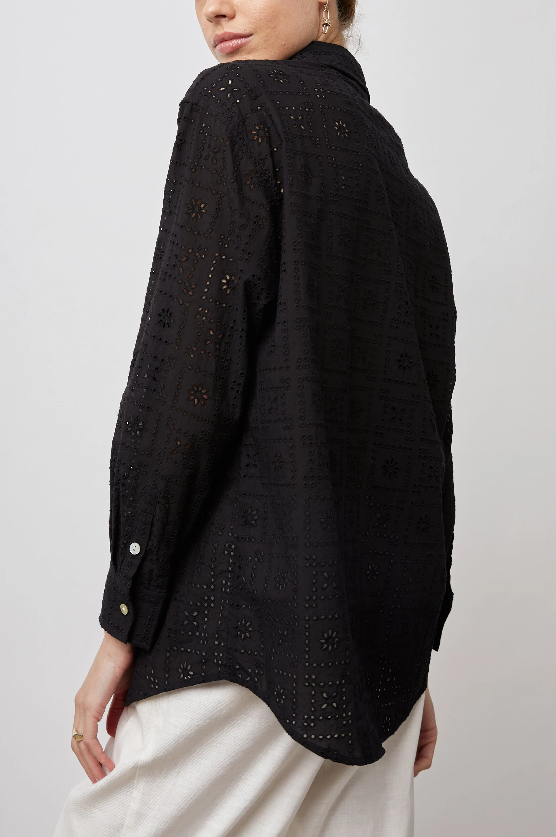 ARLO SHIRT - BLACK SEA EYELET - Image 4