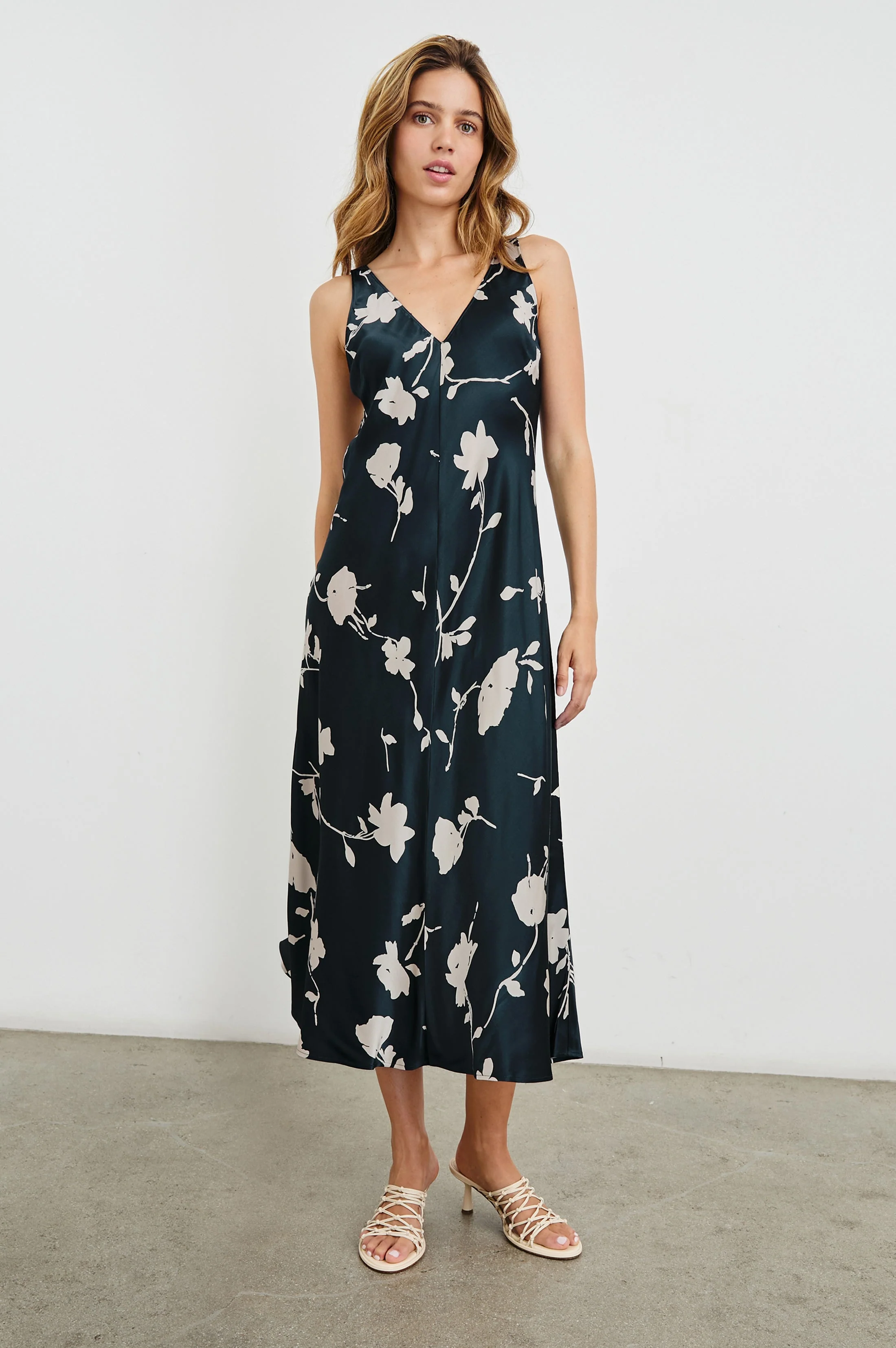 CAMELLIA DRESS - MIDNIGHT ROSES - Image 3