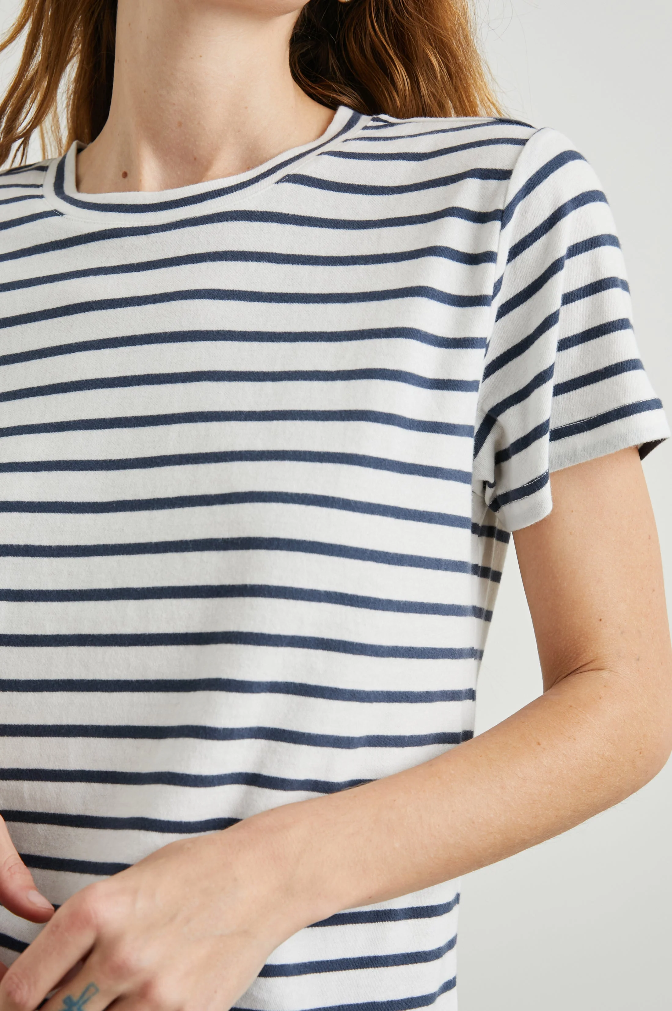 CLASSIC CREW NECK T-SHIRT - IVORY NAVY STRIPE - Image 2