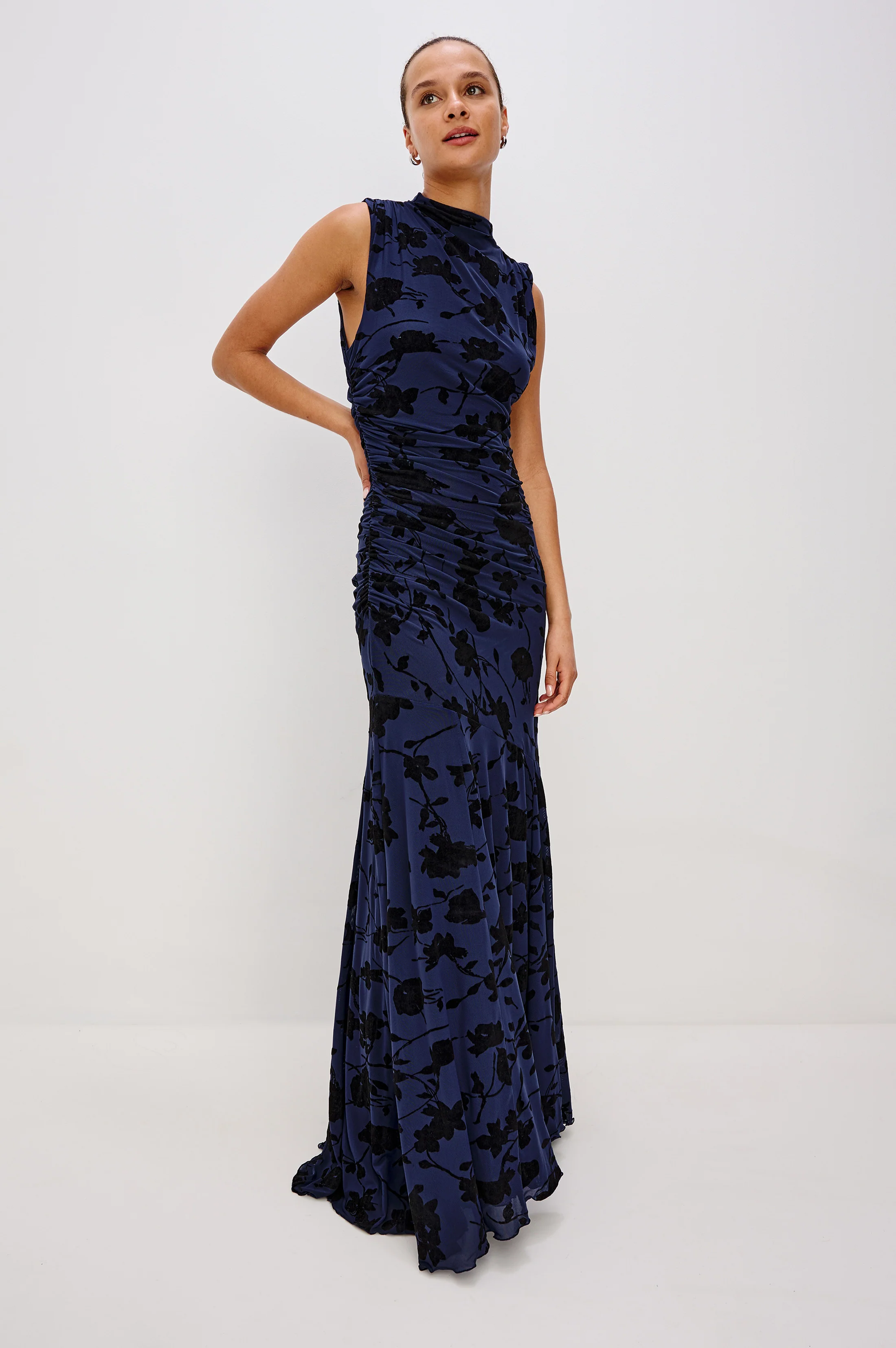 COSMOS DRESS - NAVY TOSSED ROSES - Image 4