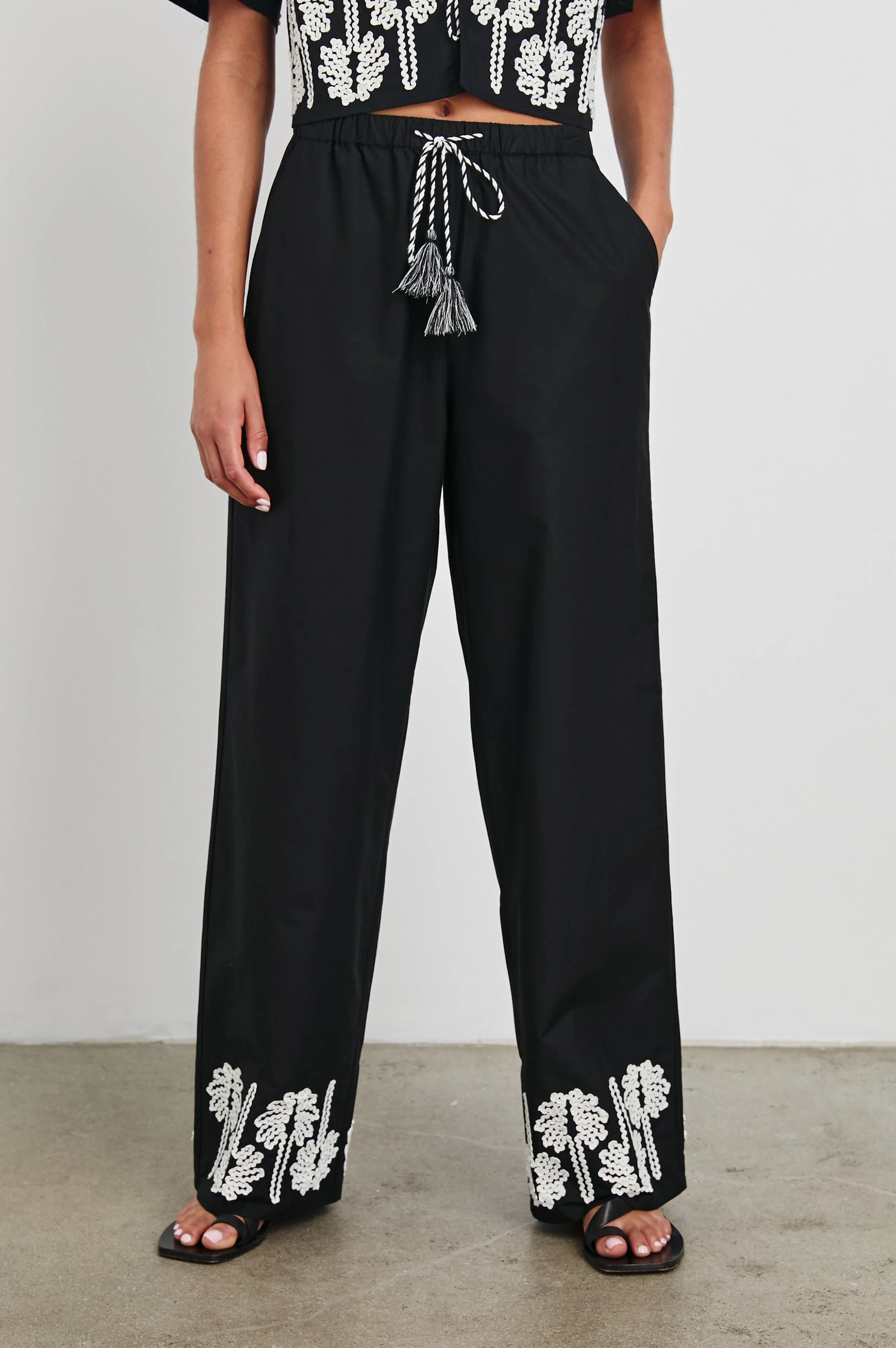 EMMIE PANT - BLACK IVORY PALM TREES