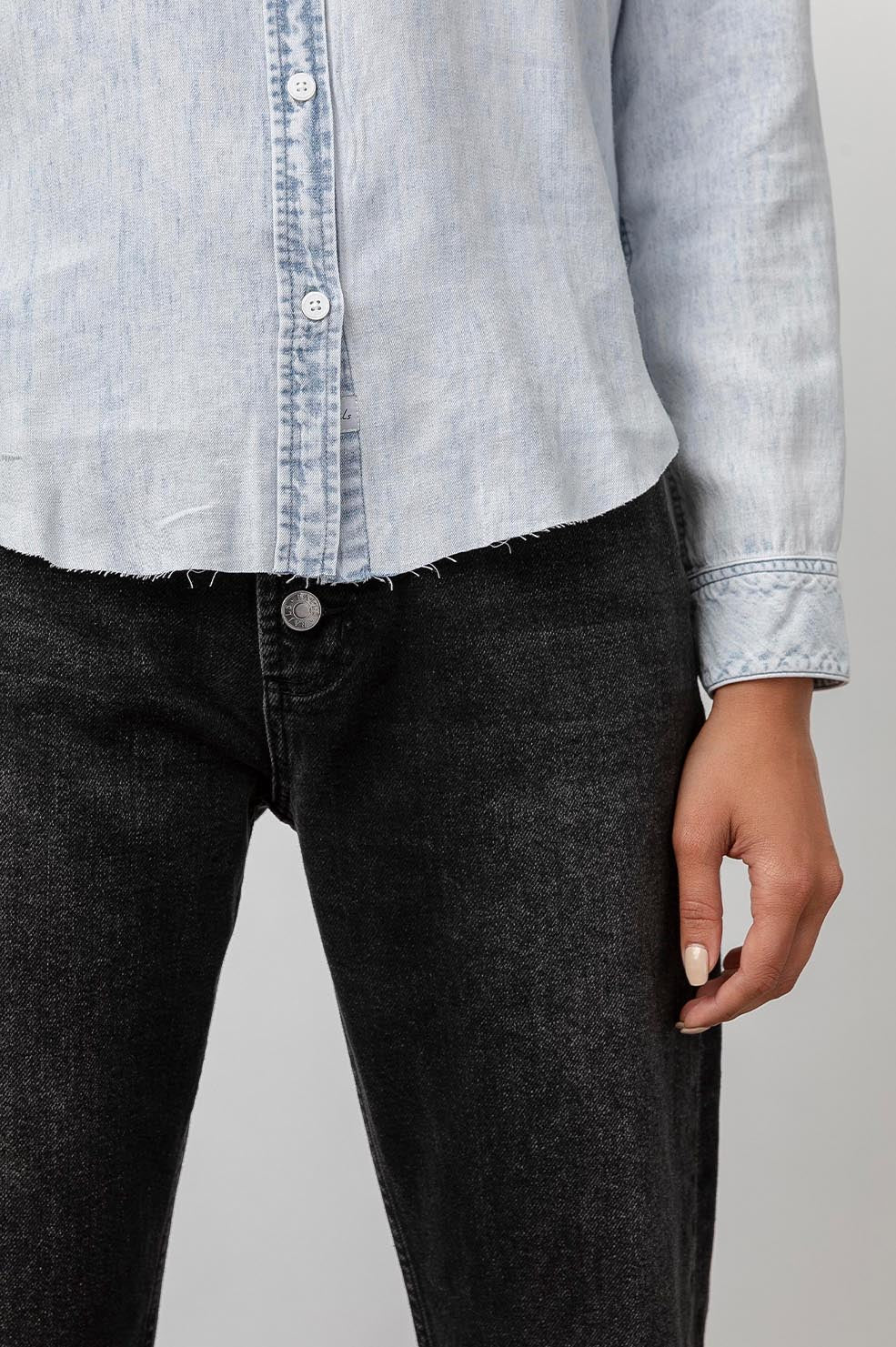 INGRID RAW HEM SHIRT - LIGHT ACID WASH - Image 3