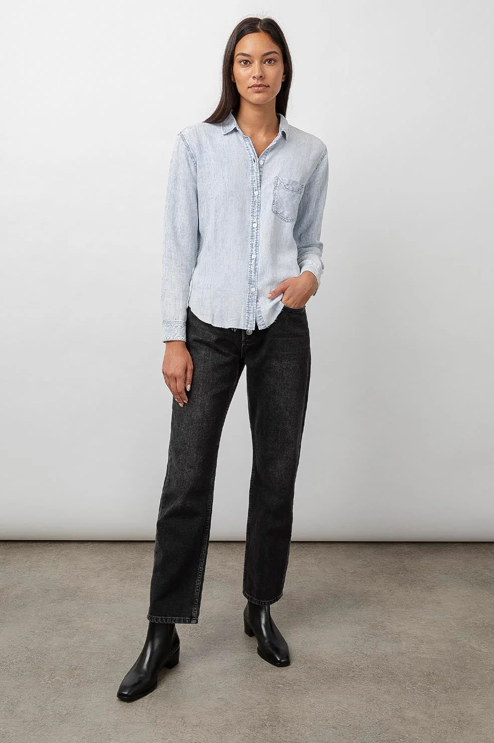 INGRID RAW HEM SHIRT - LIGHT ACID WASH - Image 4