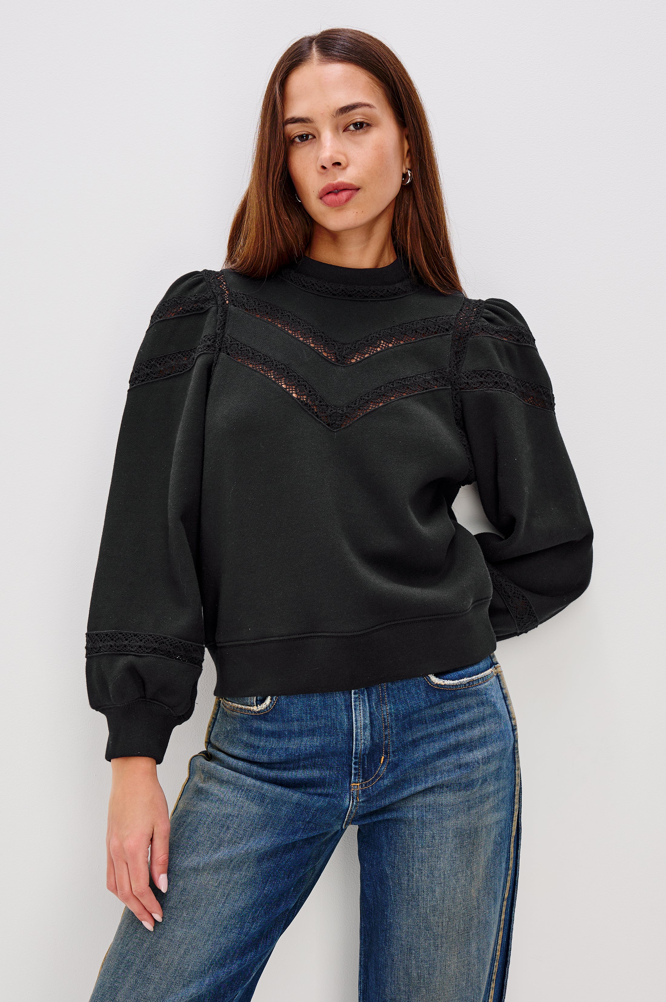 ISLES SWEATSHIRT - BLACK