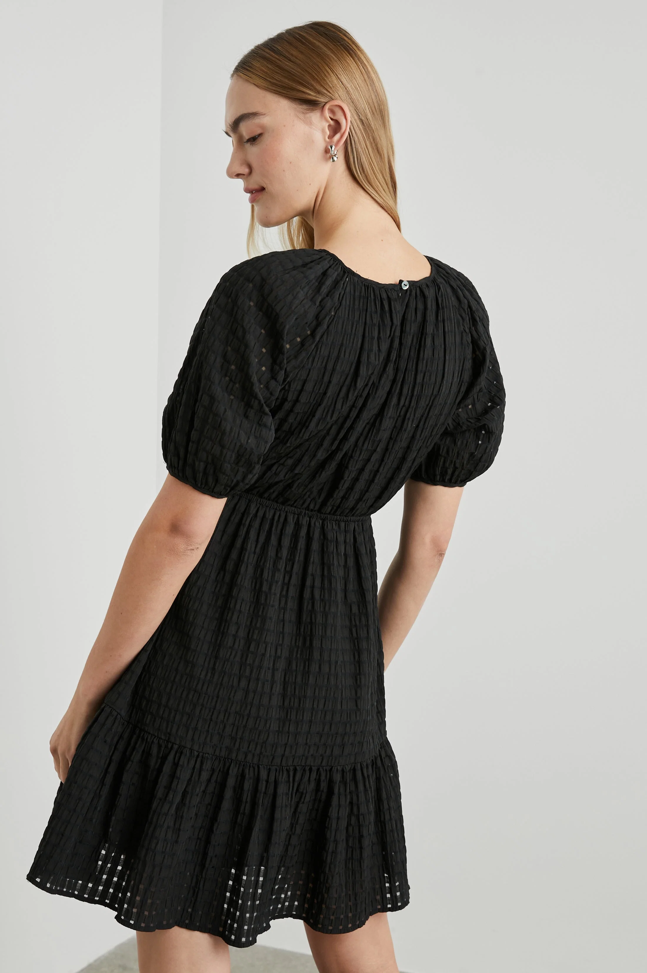 KHLOE DRESS - BLACK SEERSUCKER - Image 4