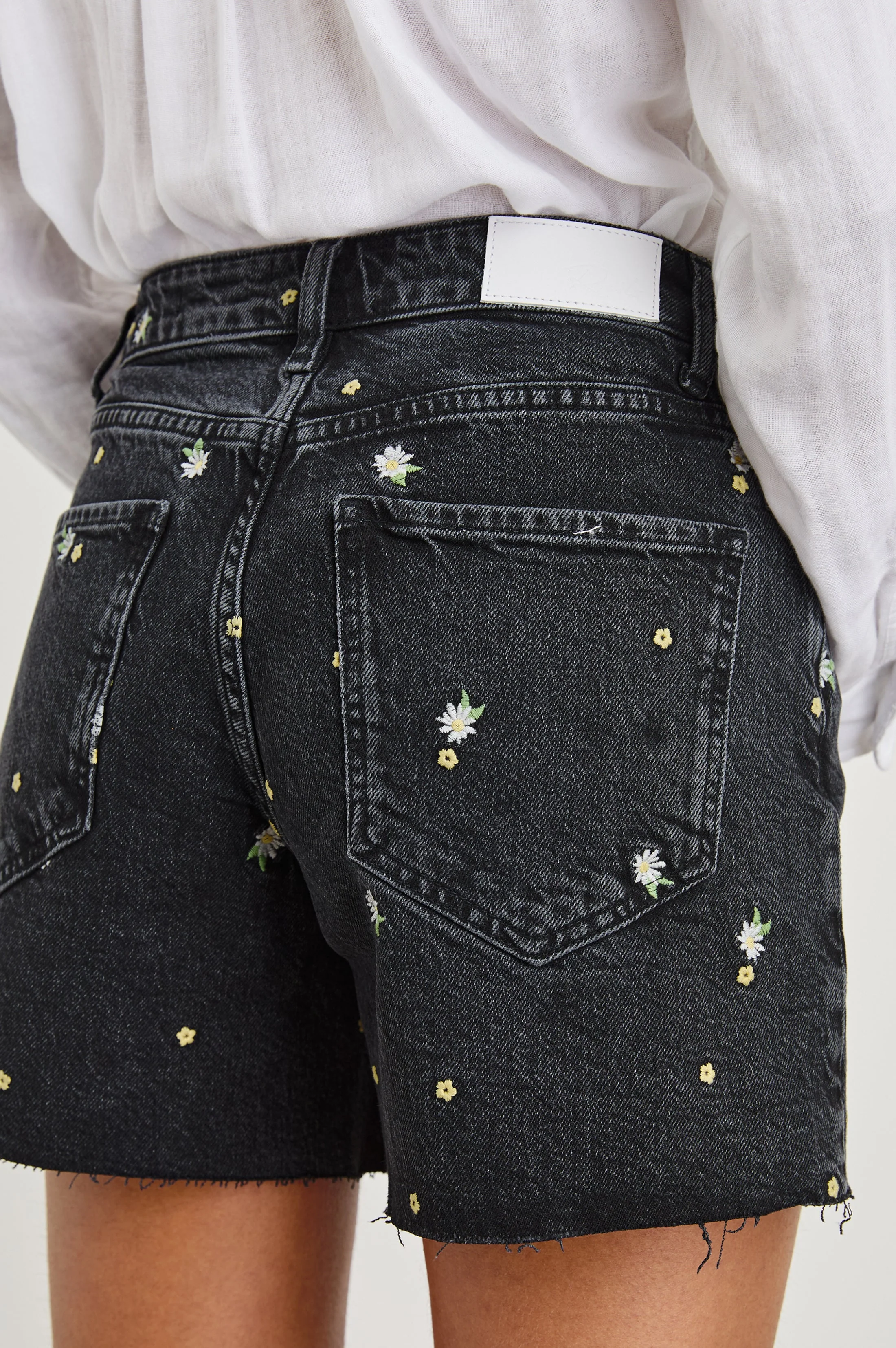 MESA SHORT - ASH BLACK FLORAL - Image 5