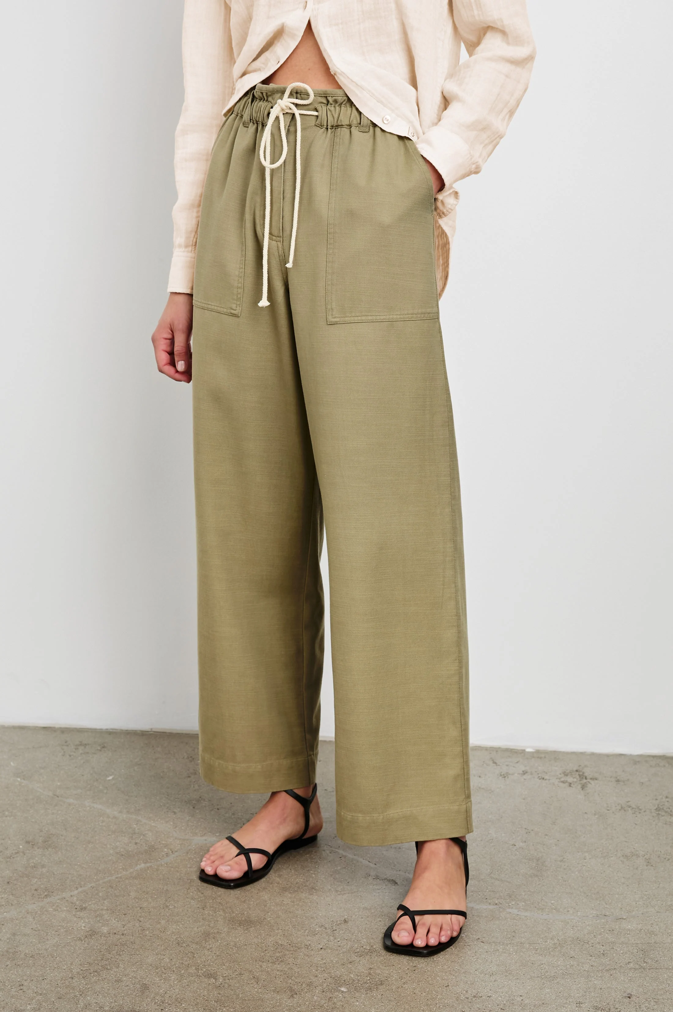 RYAN PANT - PALE OLIVE