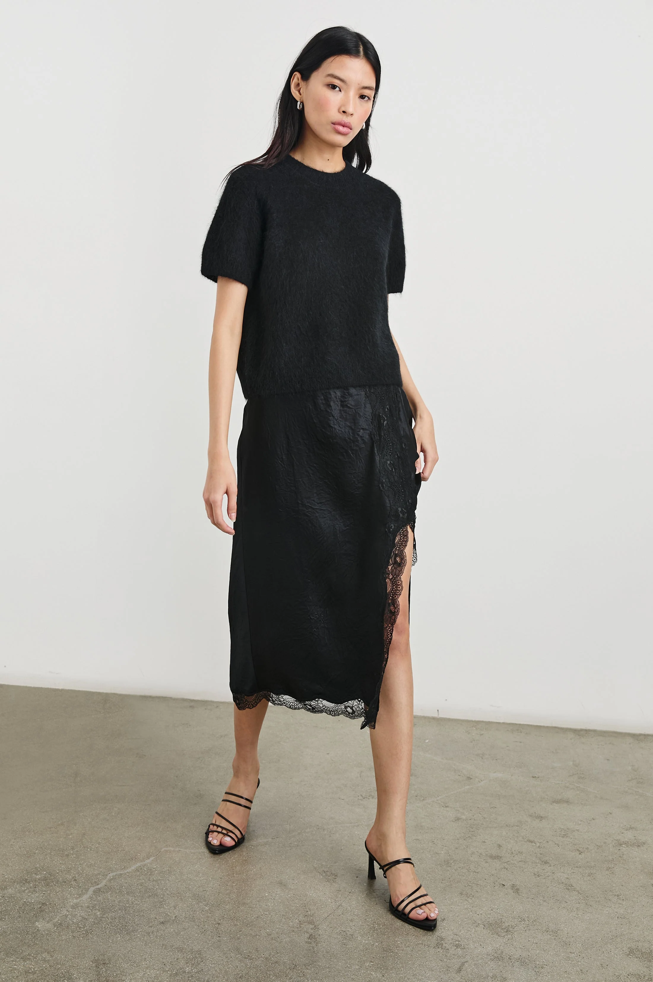 RYLAN SKIRT - BLACK CRINKLE - Image 4