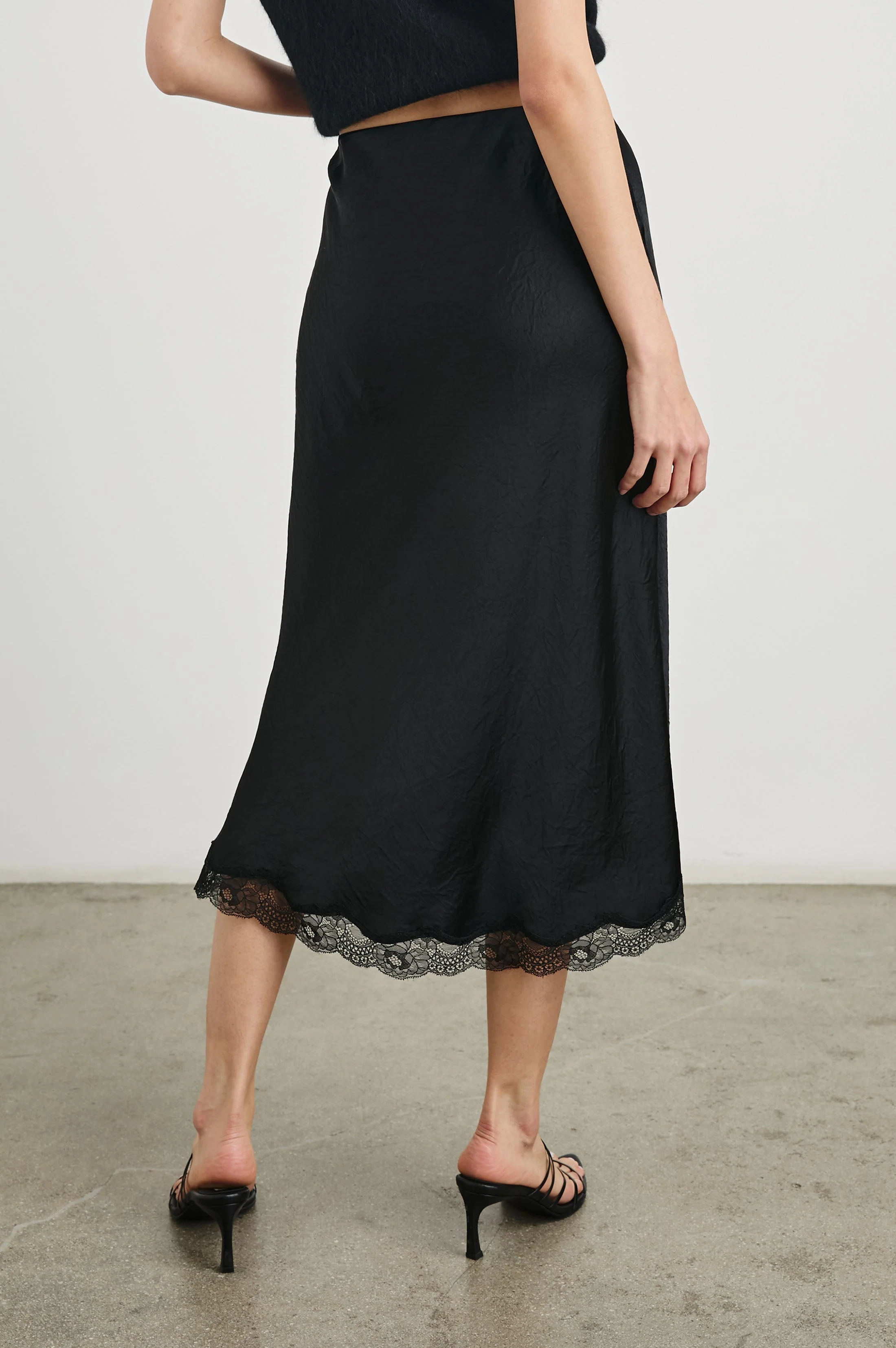 RYLAN SKIRT - BLACK CRINKLE - Image 5