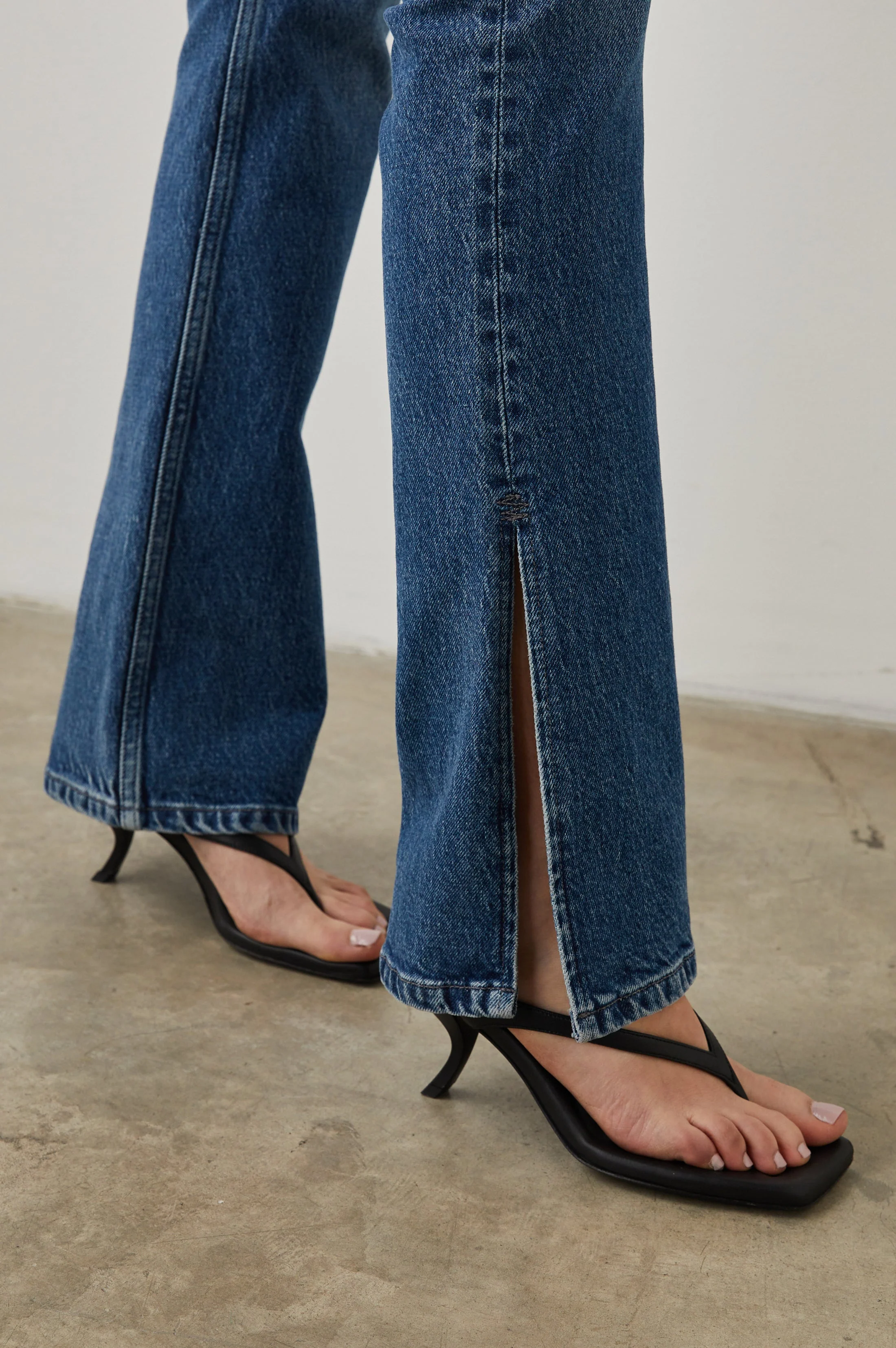 SUNSET SLIM FLARE - NAVY STONE - Image 4