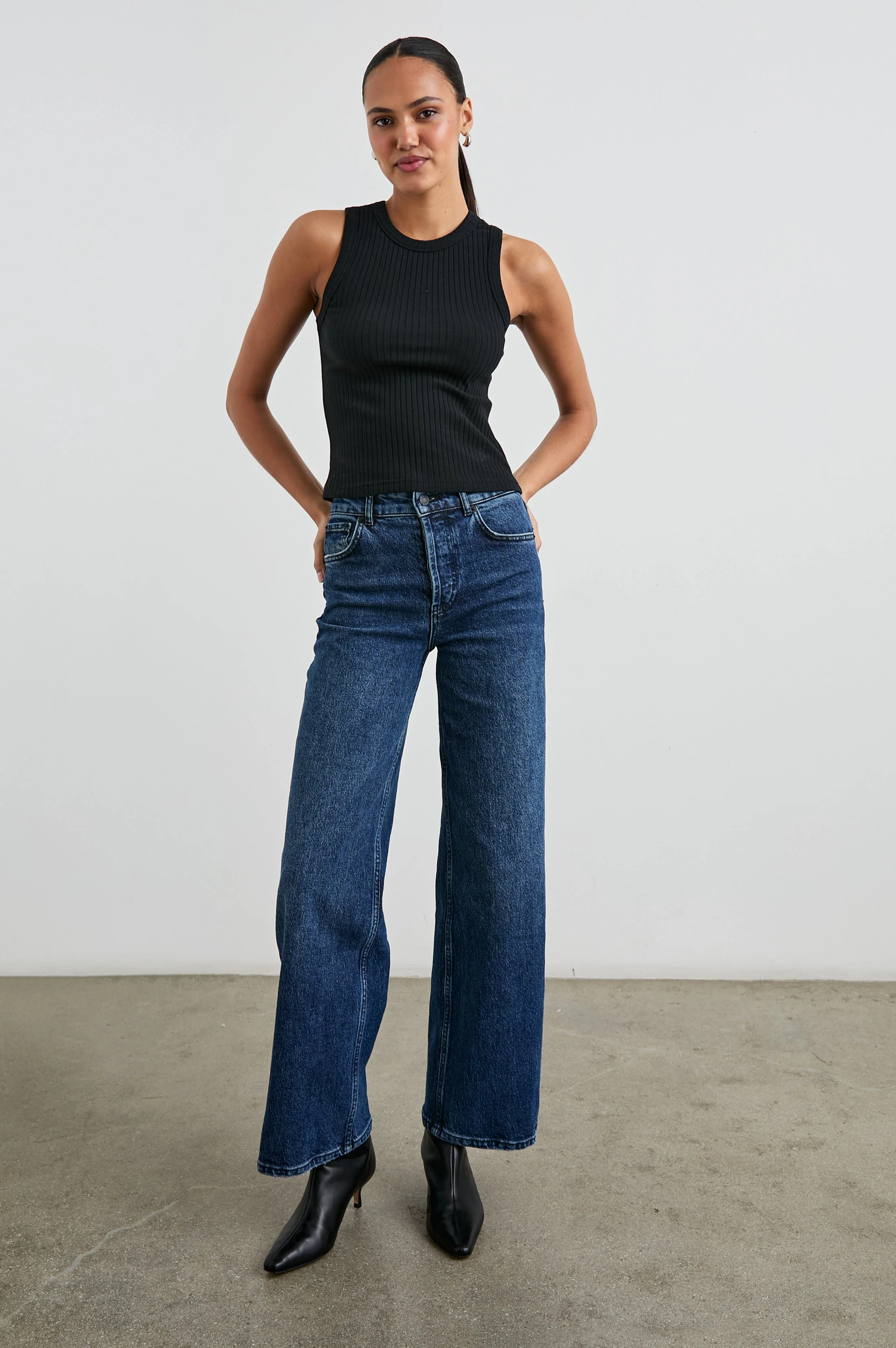 THE RACER TANK - TRUE BLACK - Image 8