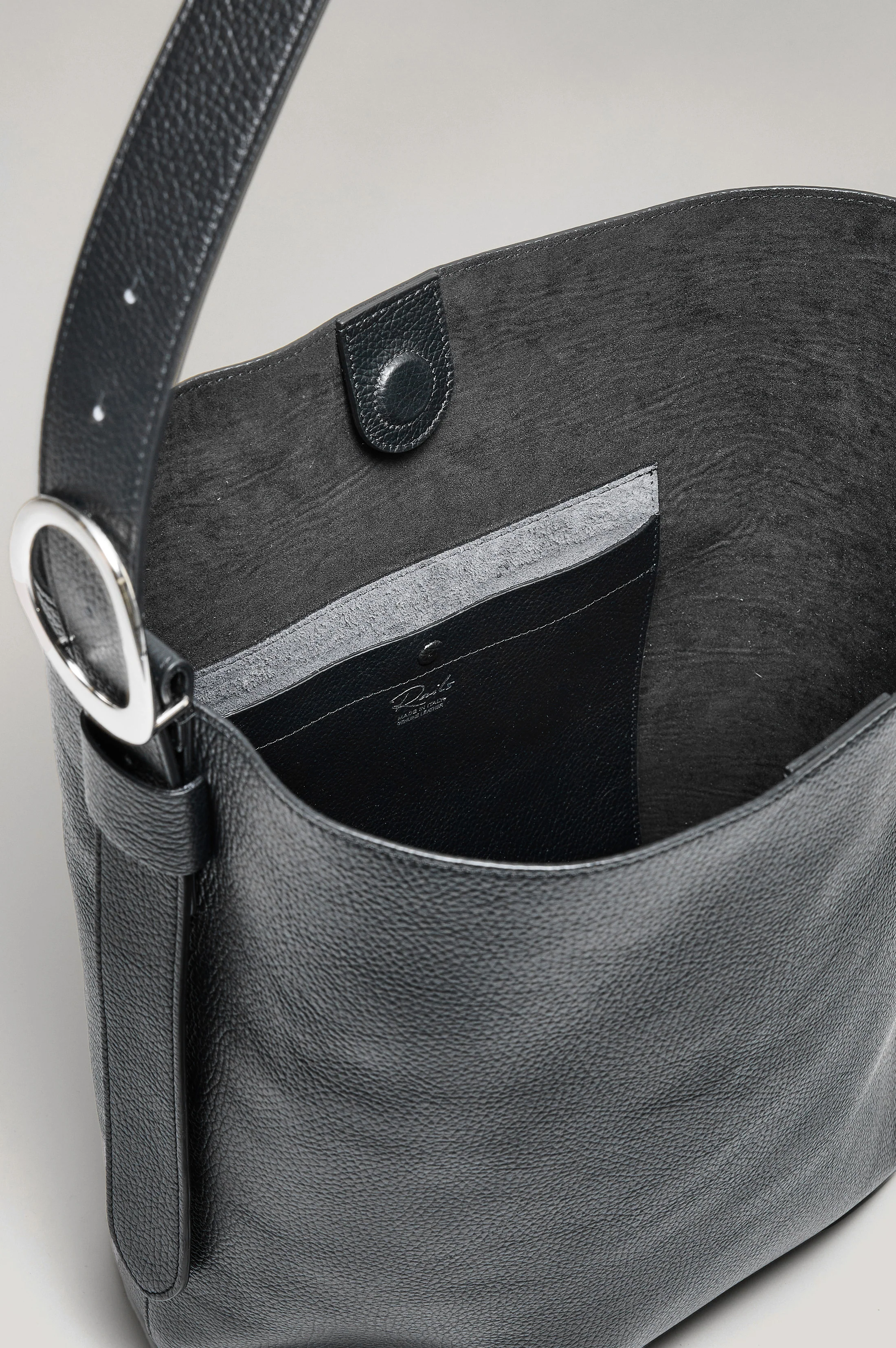 TORINO BUCKET BAG - BLACK PEBBLE LEATHER - Image 3