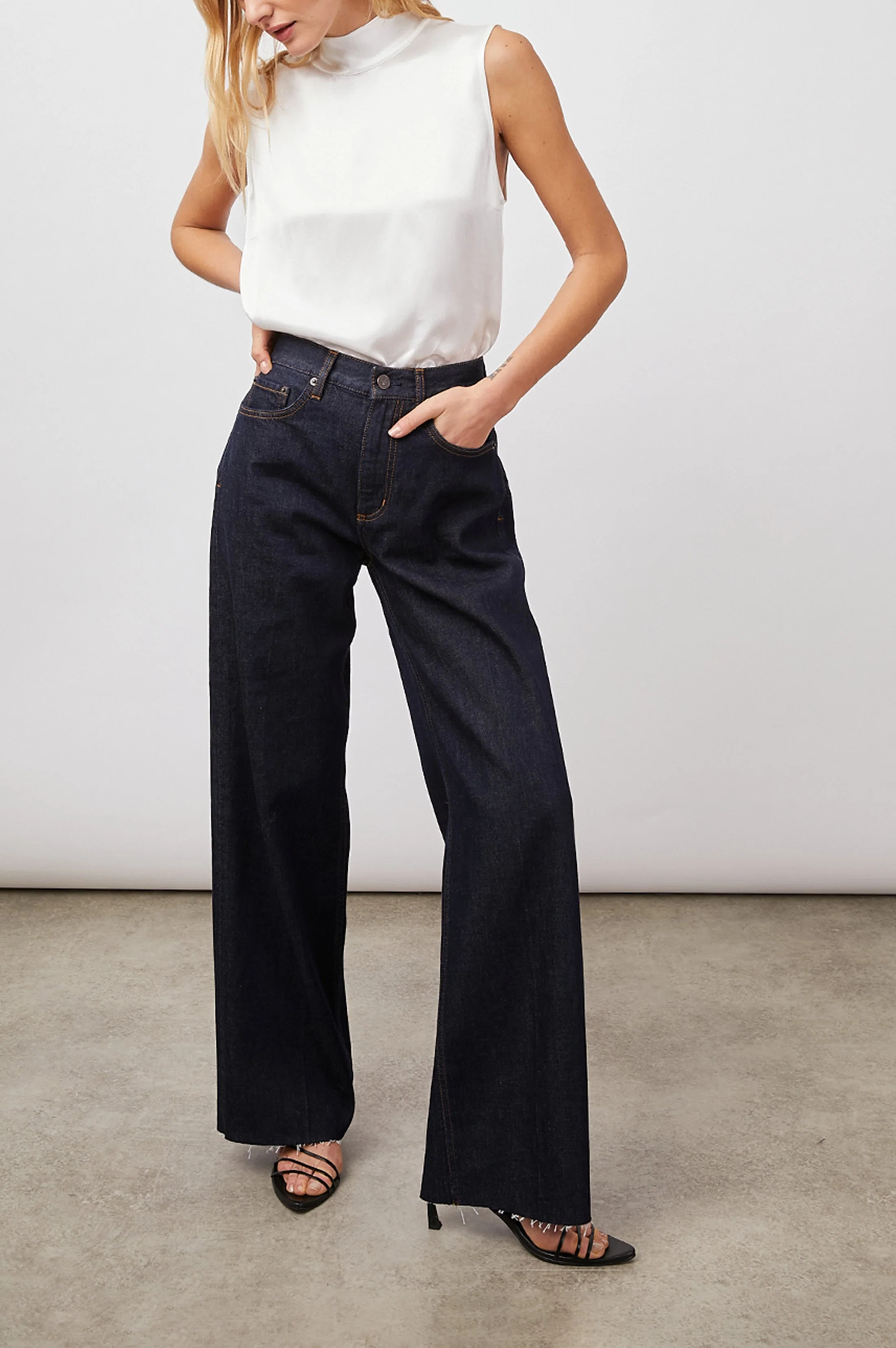 YOLIE TOP - WHITE - Image 3