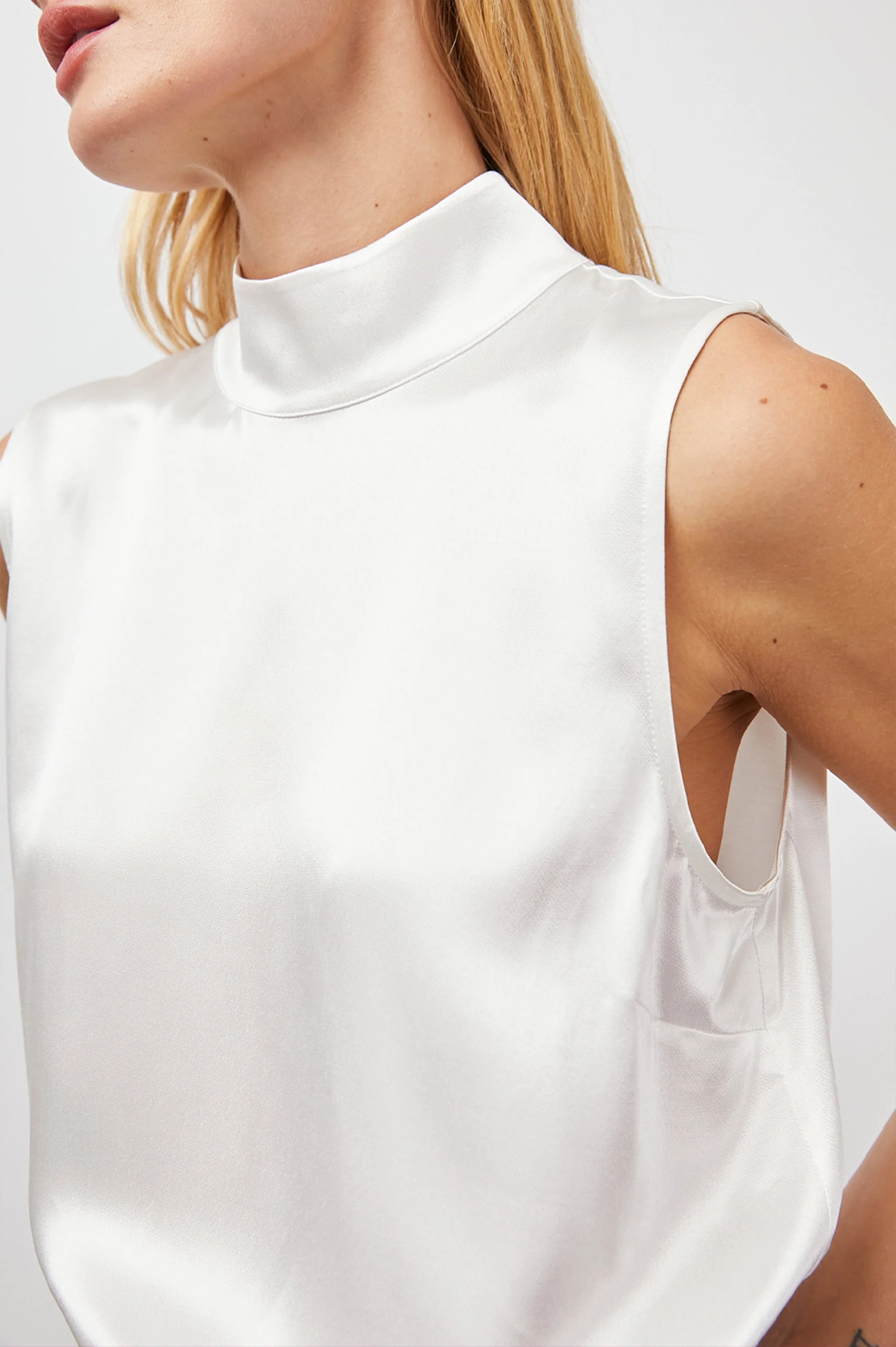 YOLIE TOP - WHITE - Image 4